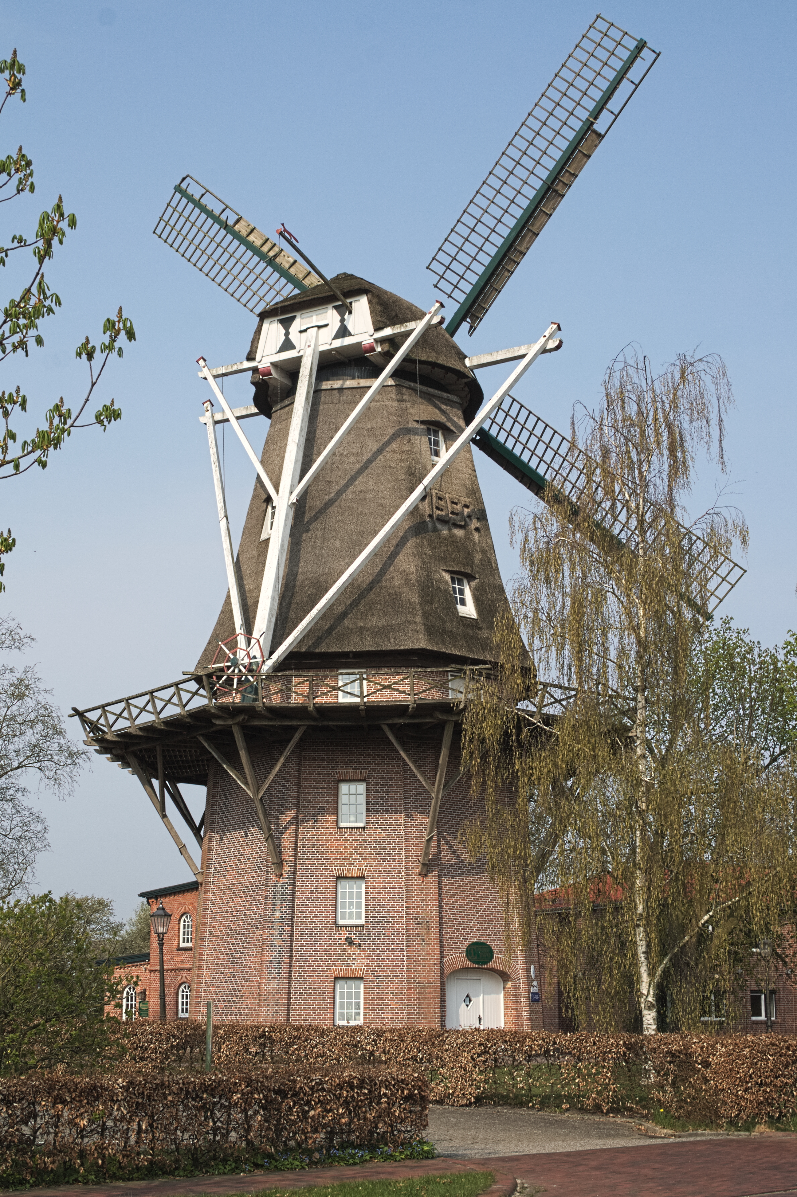 2011-04-16 Windmühle in Hinte (Niedersachsen)