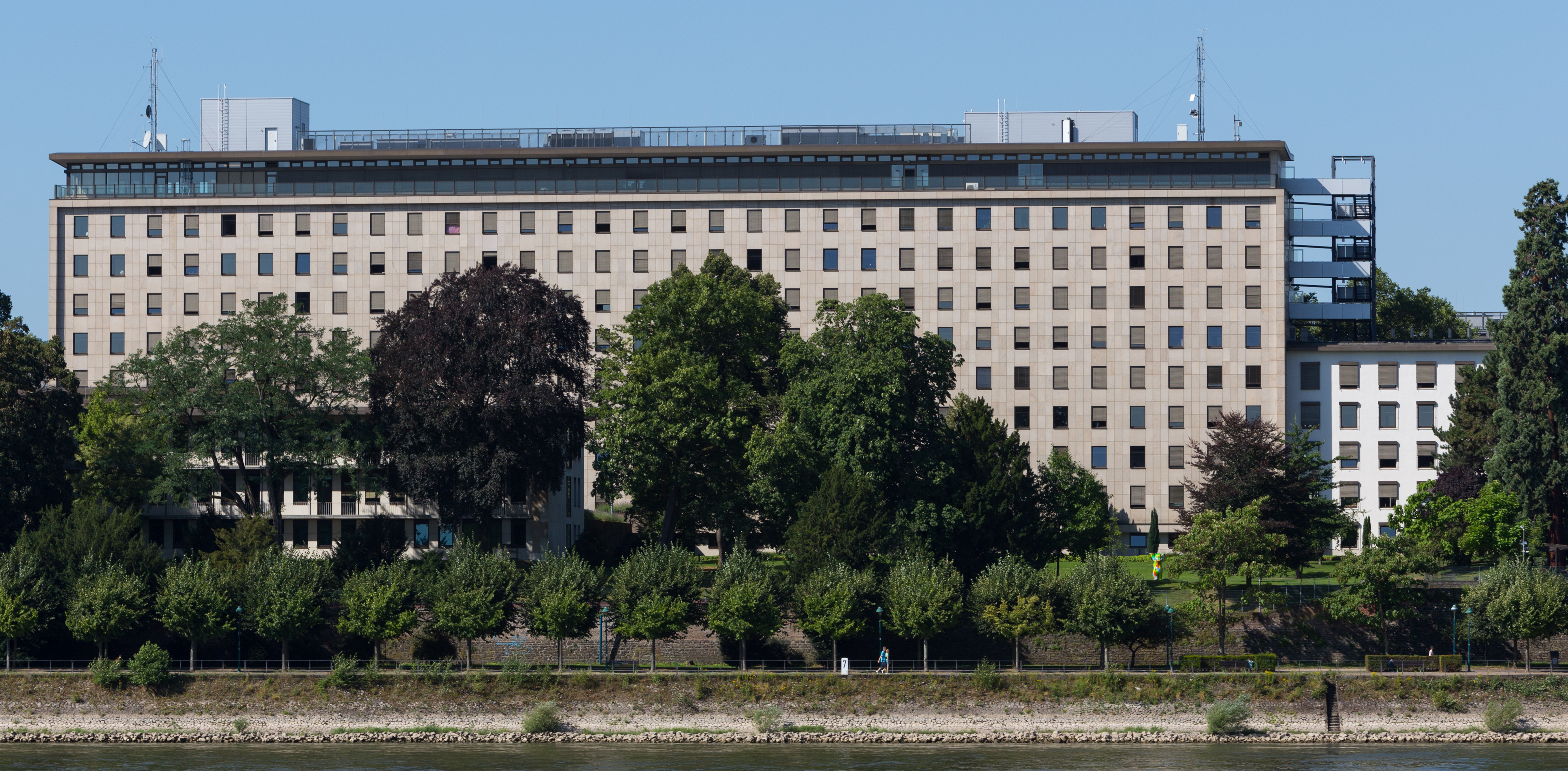 2013-08-05 Adenauerallee 99-103, Bonn, Rheinseite- Gebäude des Auswärtigen Amts, Bundesamts für Justiz und Bundesministerium der Justiz IMG 0510