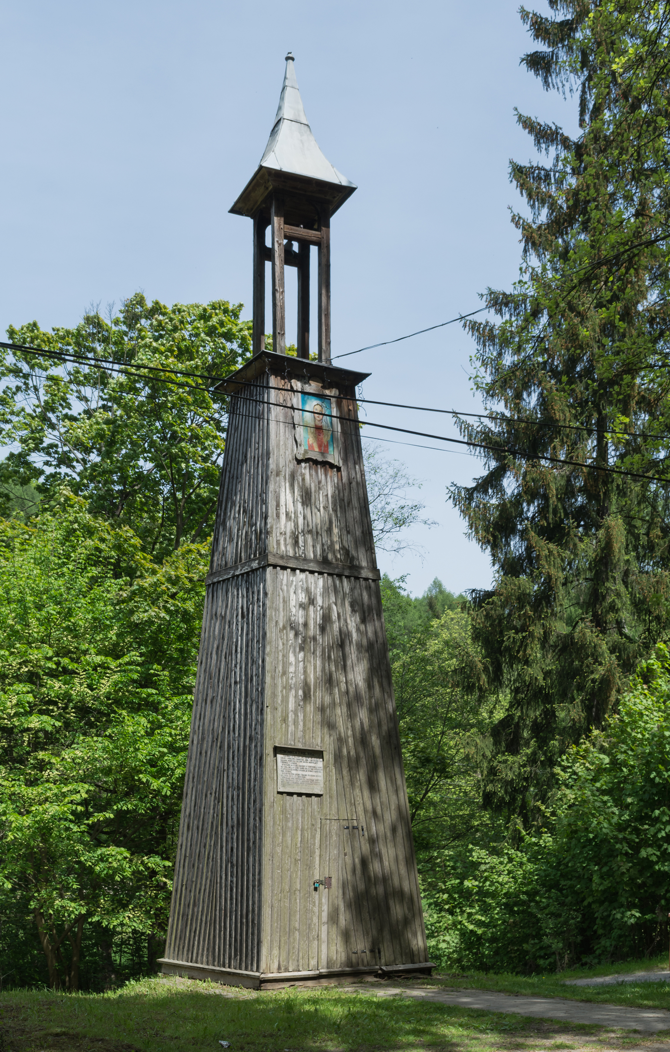 2015 Drewniana dzwonnica w Kudowie-Zdroju 01