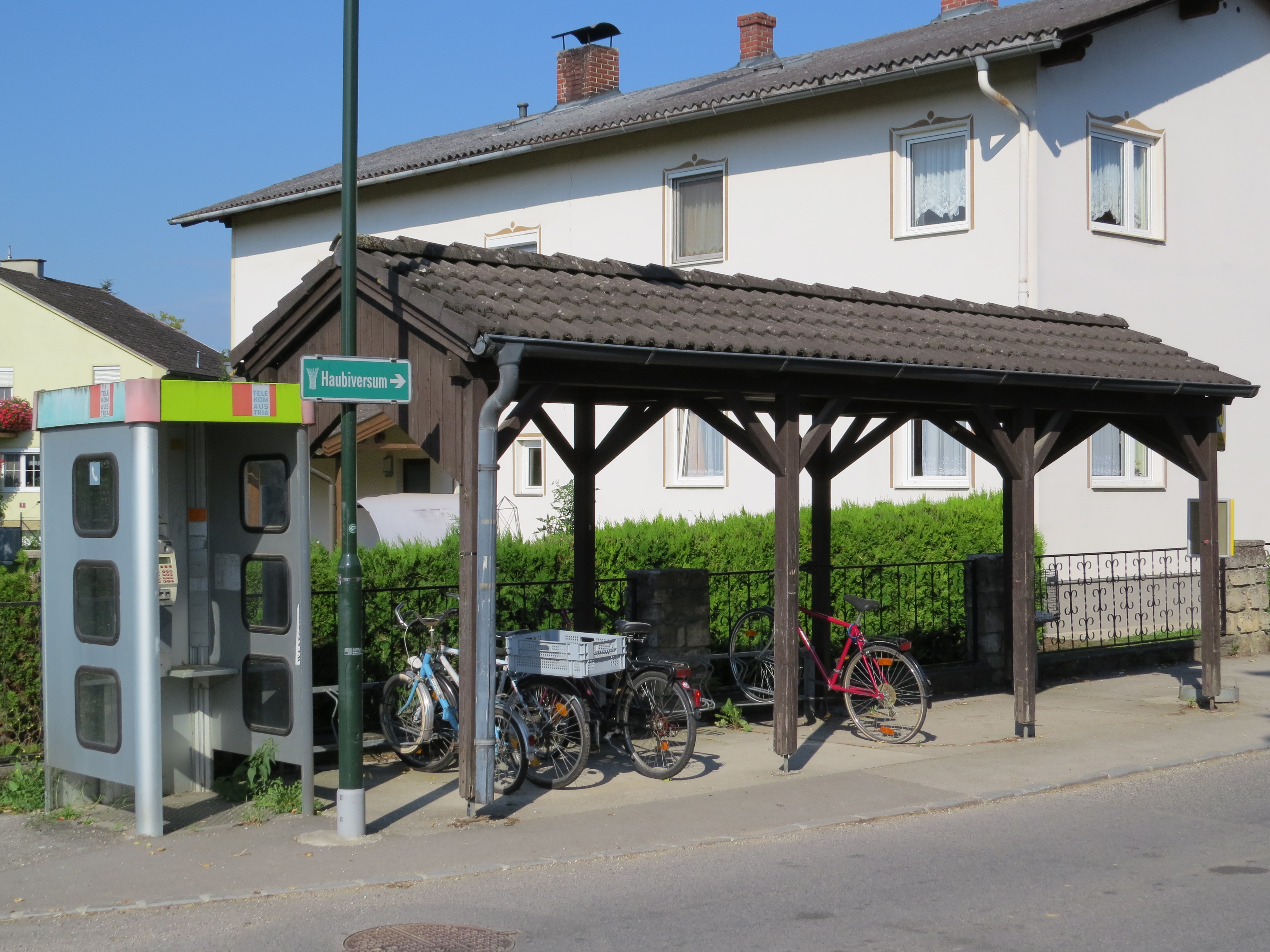 2018-07-26 (260) Park and Ride at Bahnhof Petzenkirchen, Austria