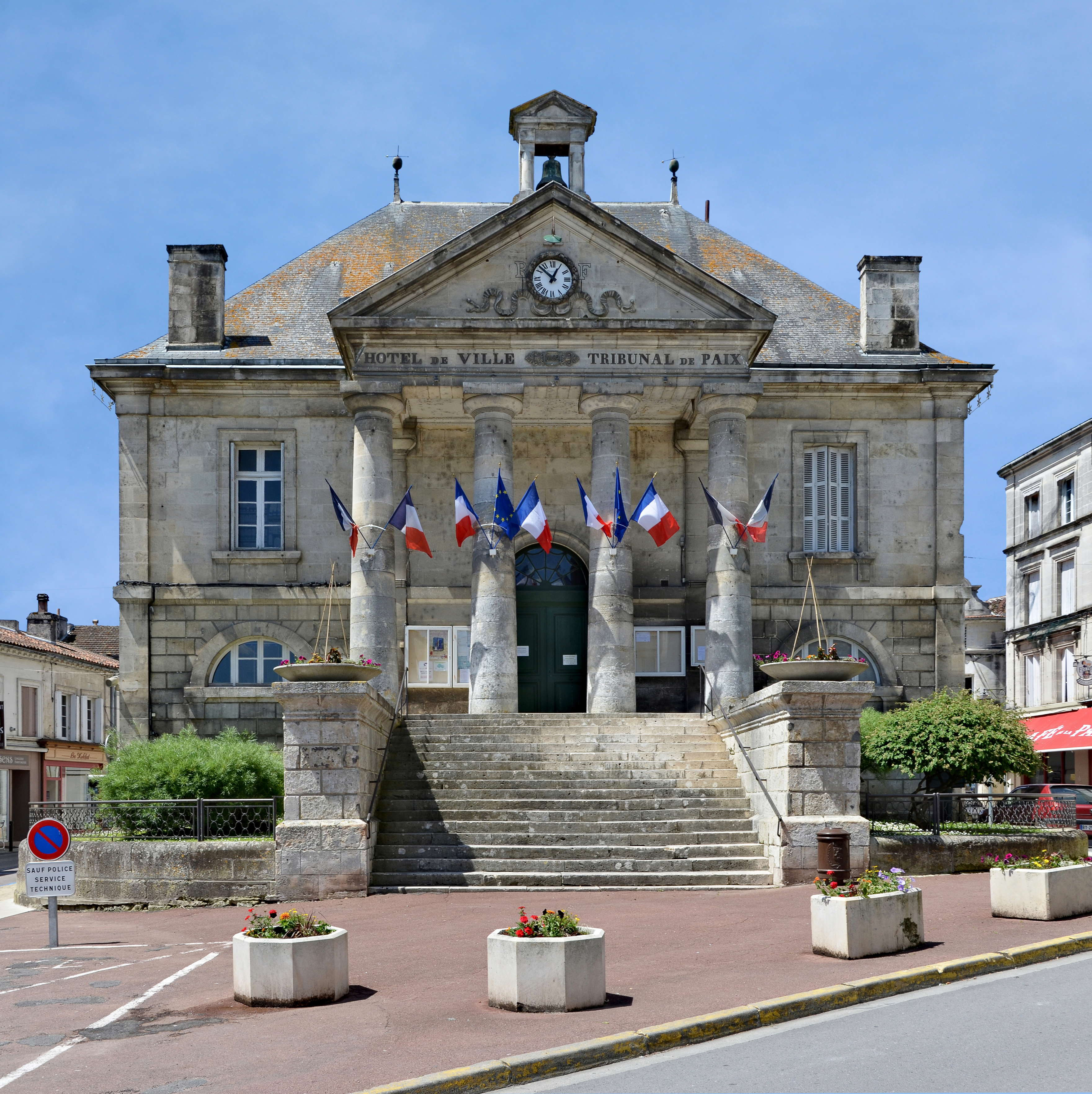 Châteauneuf 16 Hôtel de ville 2013