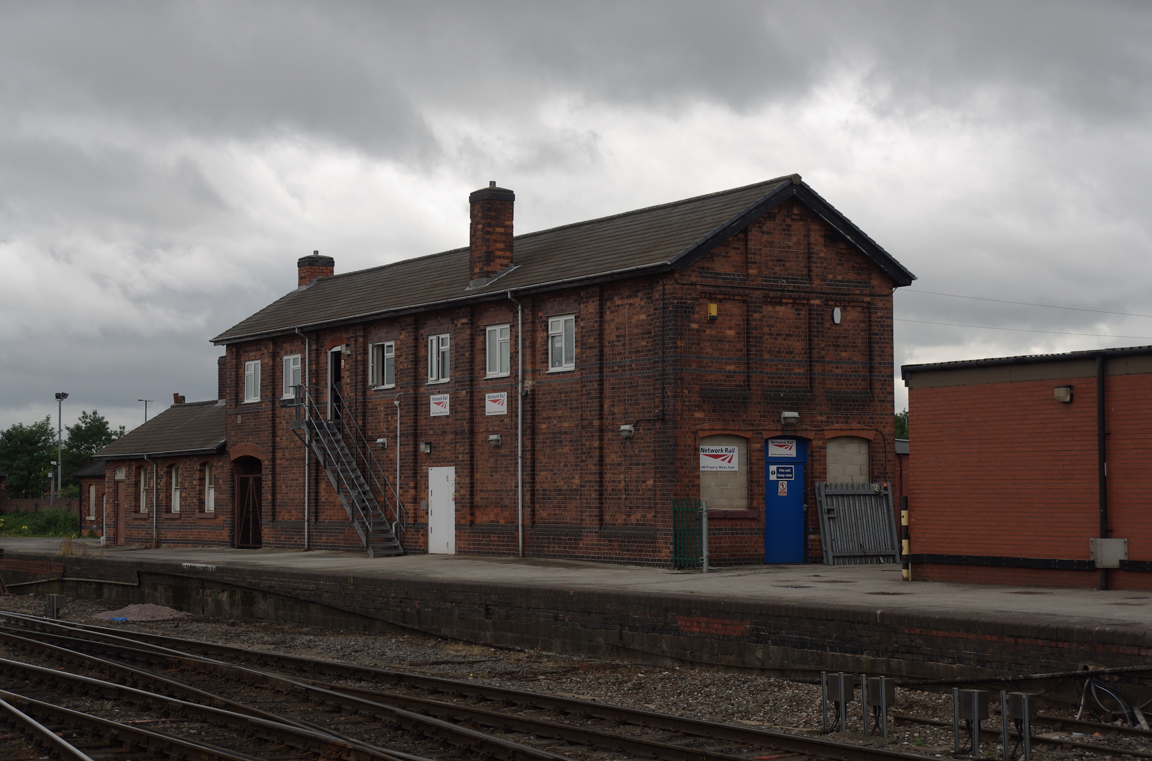 Derby railway station MMB 69