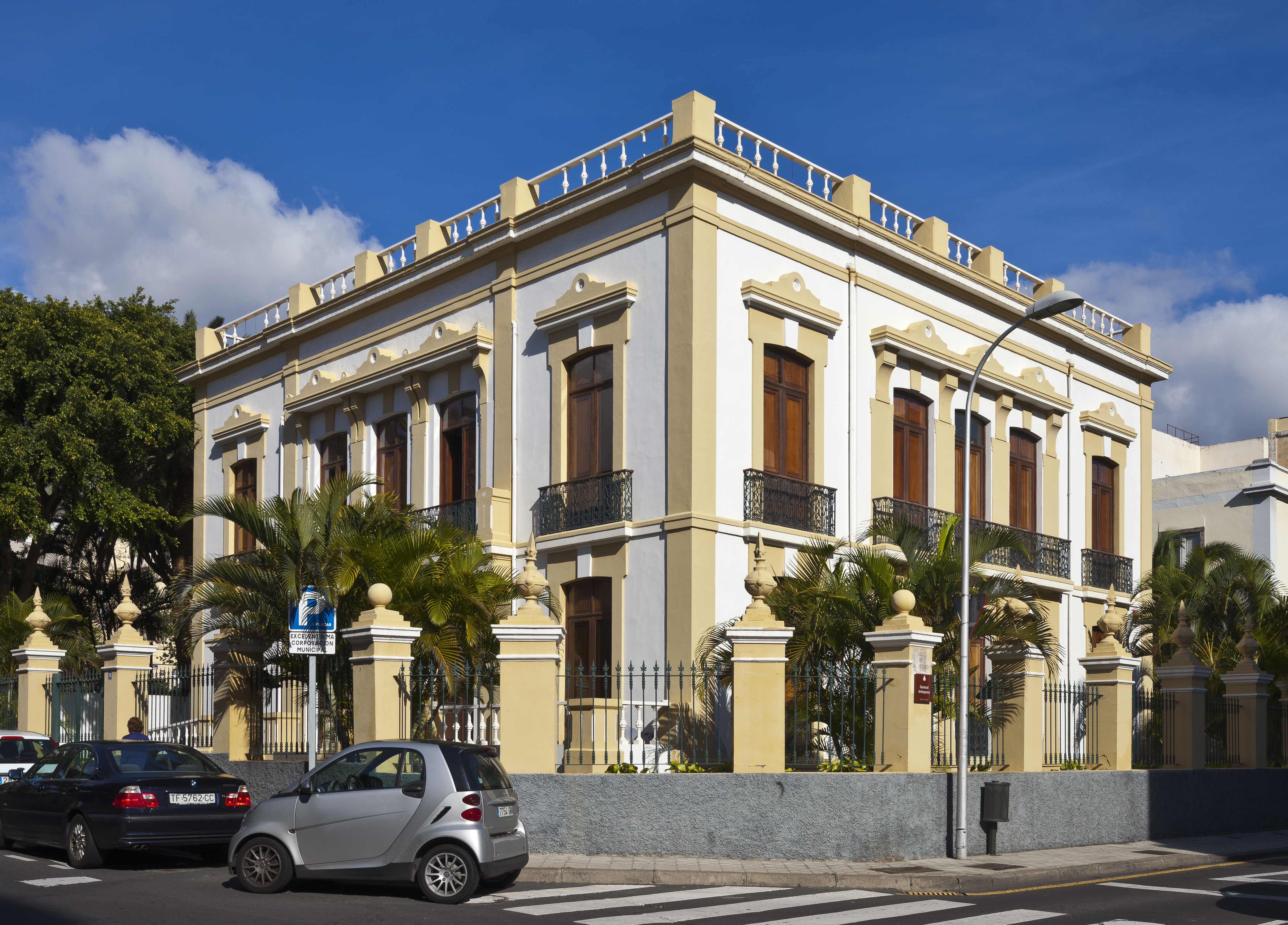 Edificio en calle General Antequera, Santa Cruz de Tenerife, España, 2012-12-15, DD 02