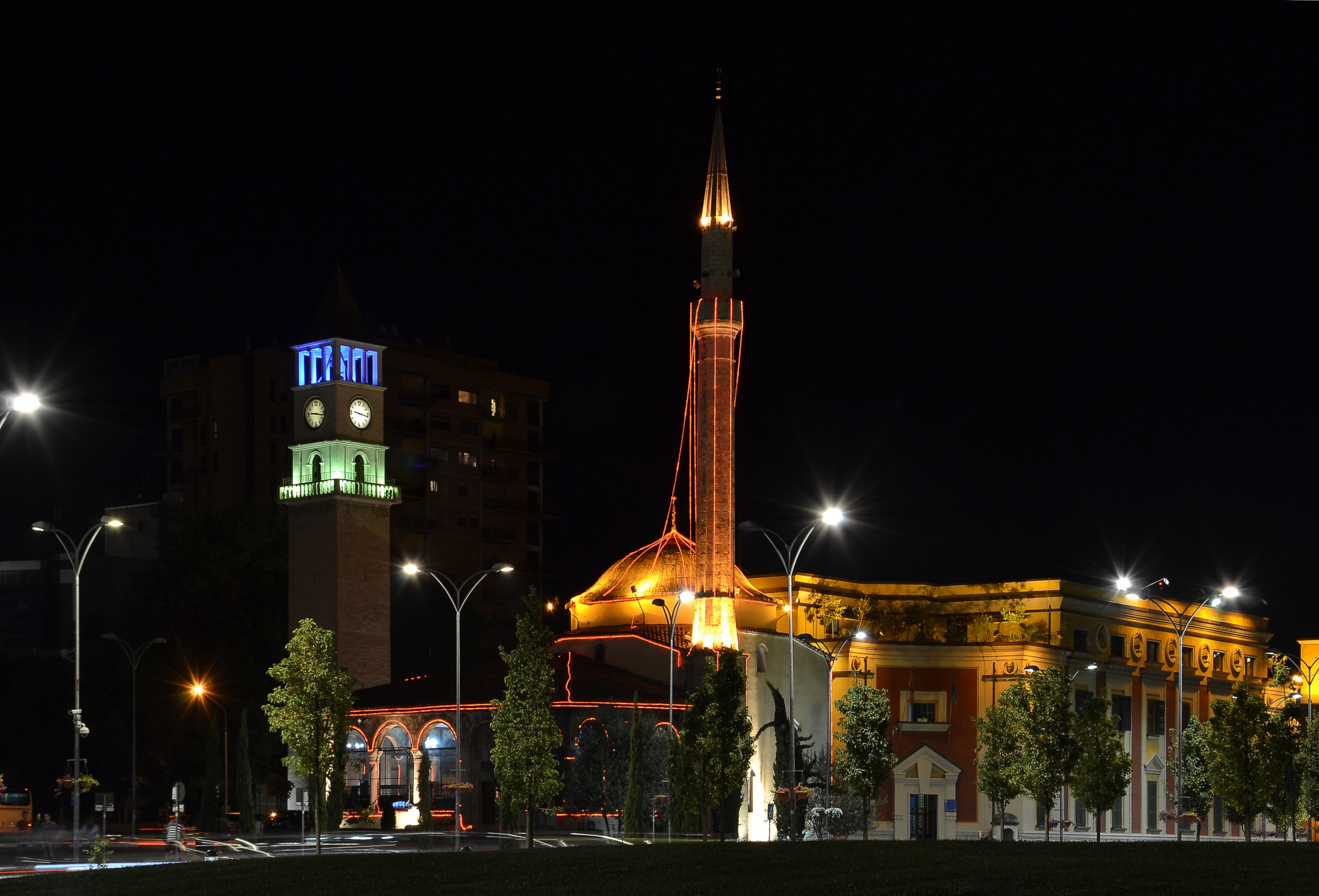 Ethem Bey mosque by night, Tirana (by Pudelek)