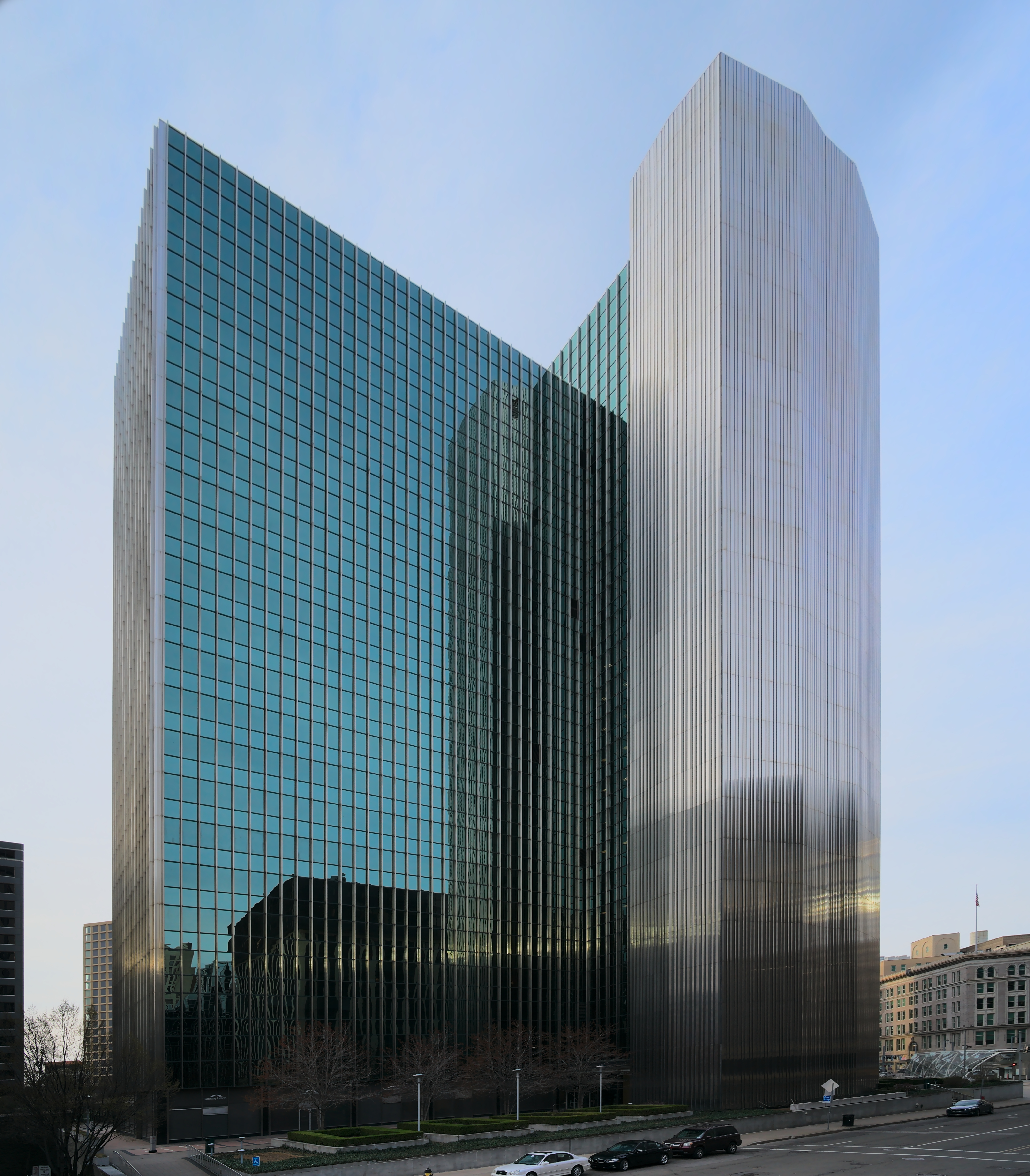 Four Gateway Center in Pittsburgh in 2016