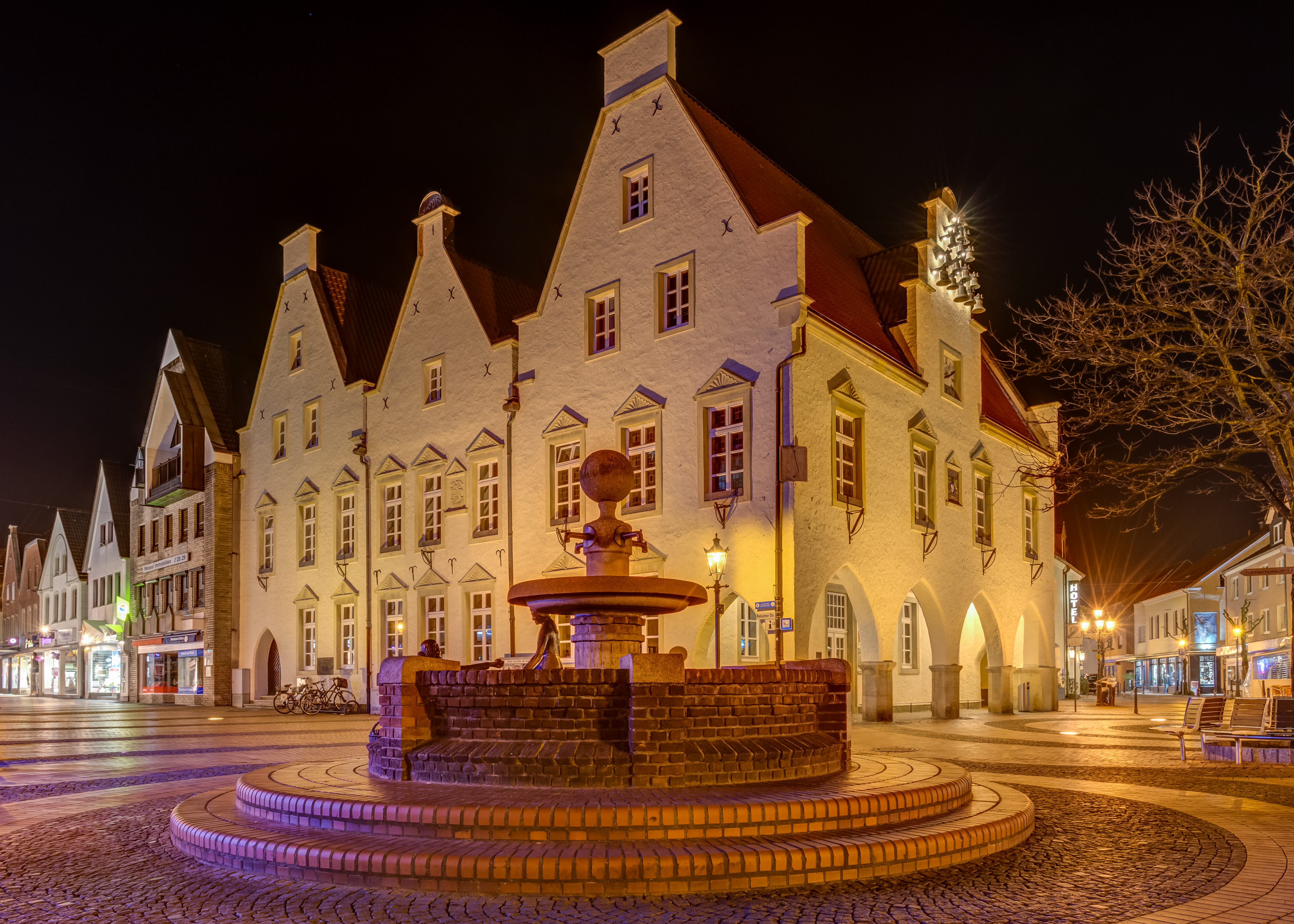 Haltern am See, Marktbrunnen und historisches Rathaus -- 2016 -- 1307-13