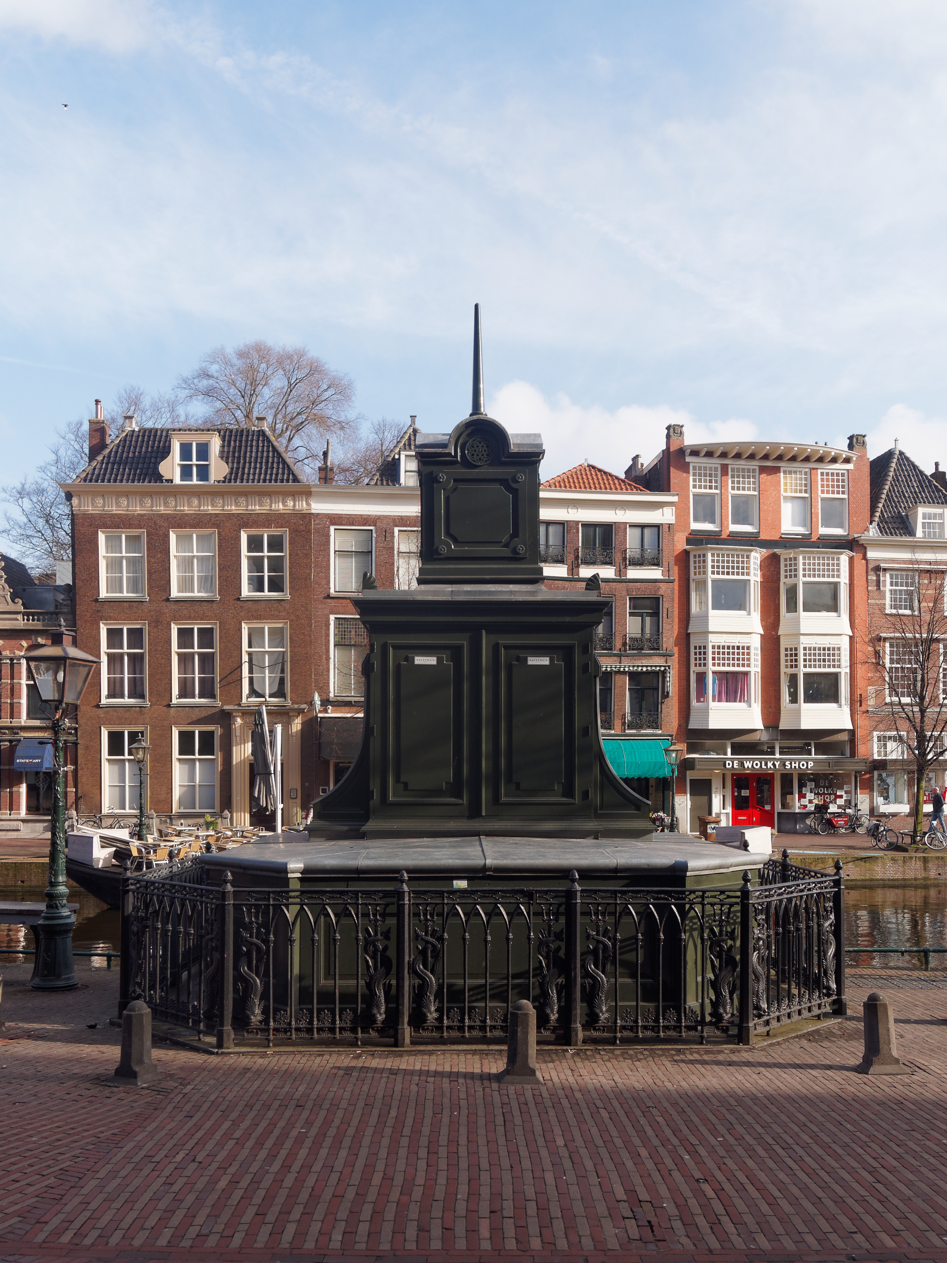 Leiden - Fontein Vismarkt 6905