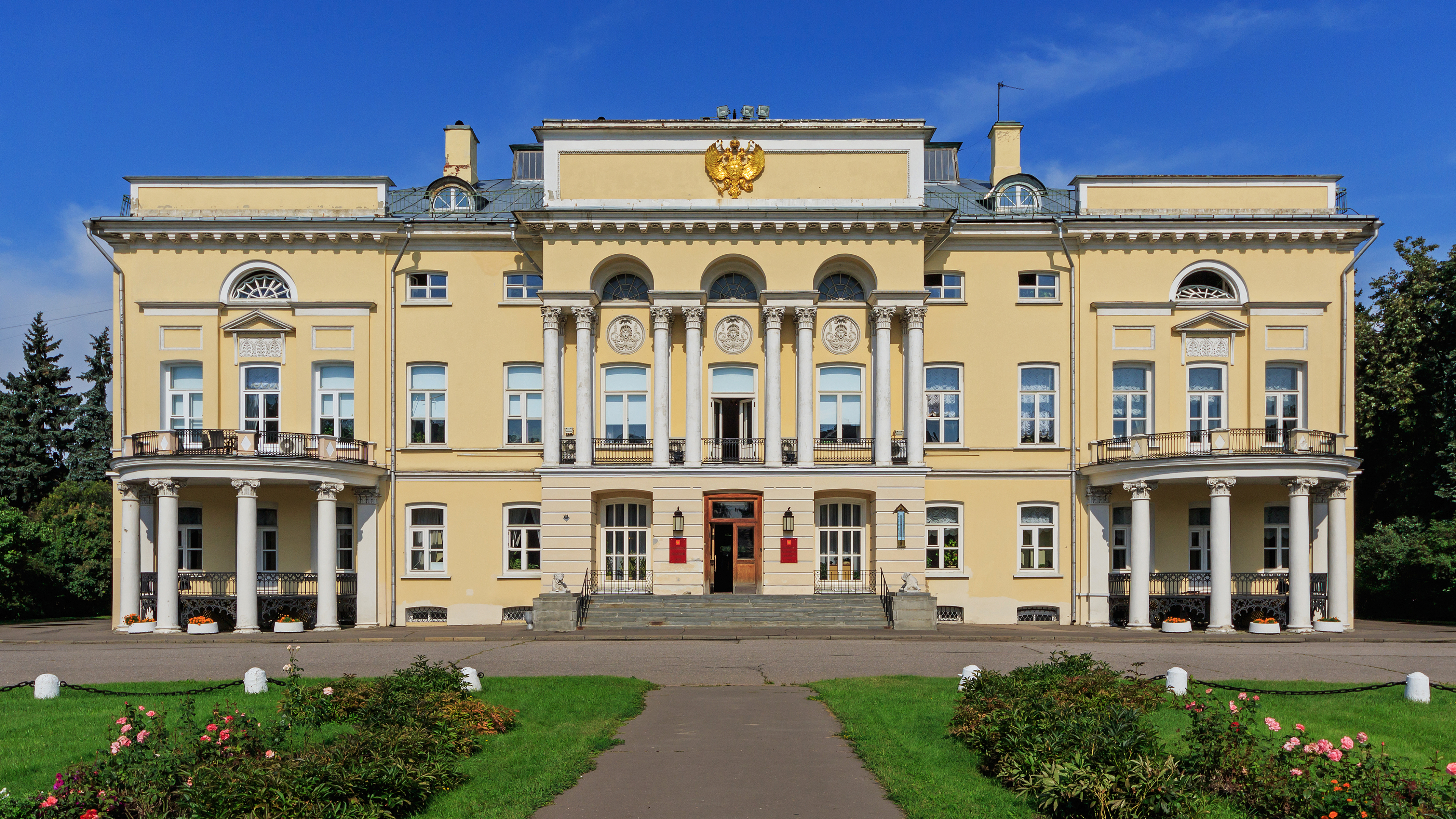 Moscow LeninskyPr Alexandrinsky palace front side 08-2016