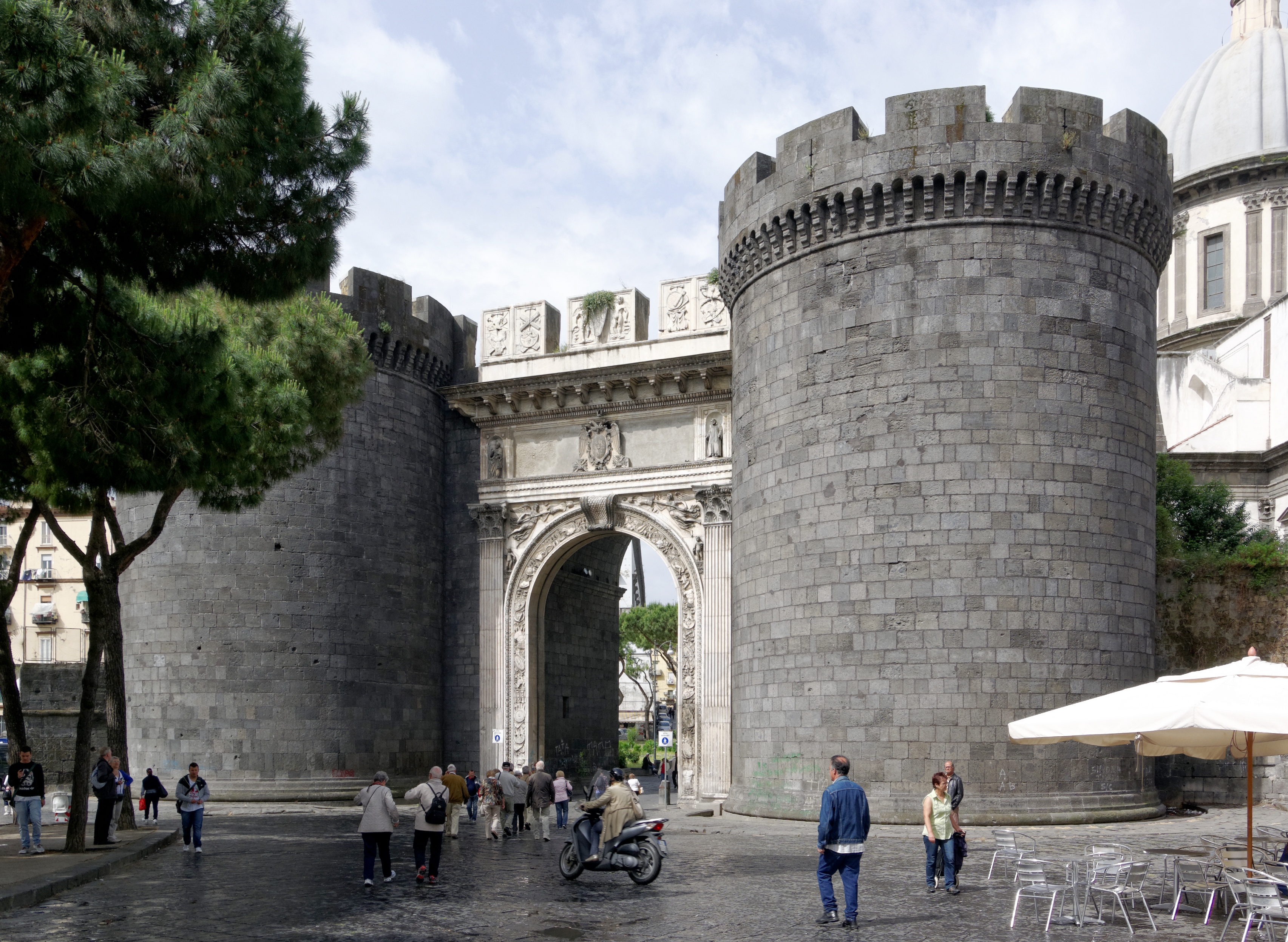 Porta Capuana - Naples 2013-05-16 10-19-01 DxO