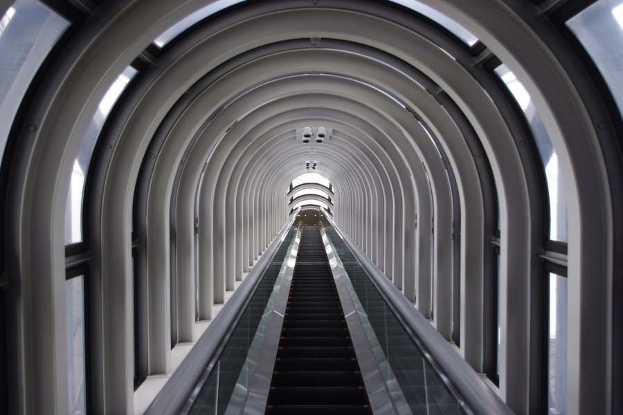 20100715 Osaka Umeda Sky Building escalator 1855
