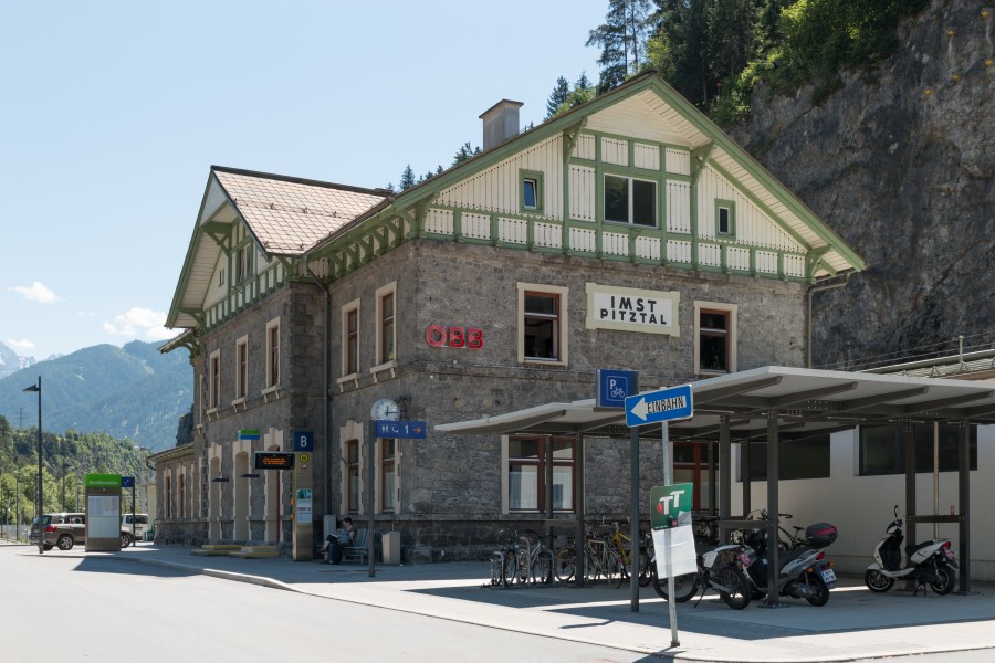 2015-06-07 0720 Bahnhof Imst-Pitztal