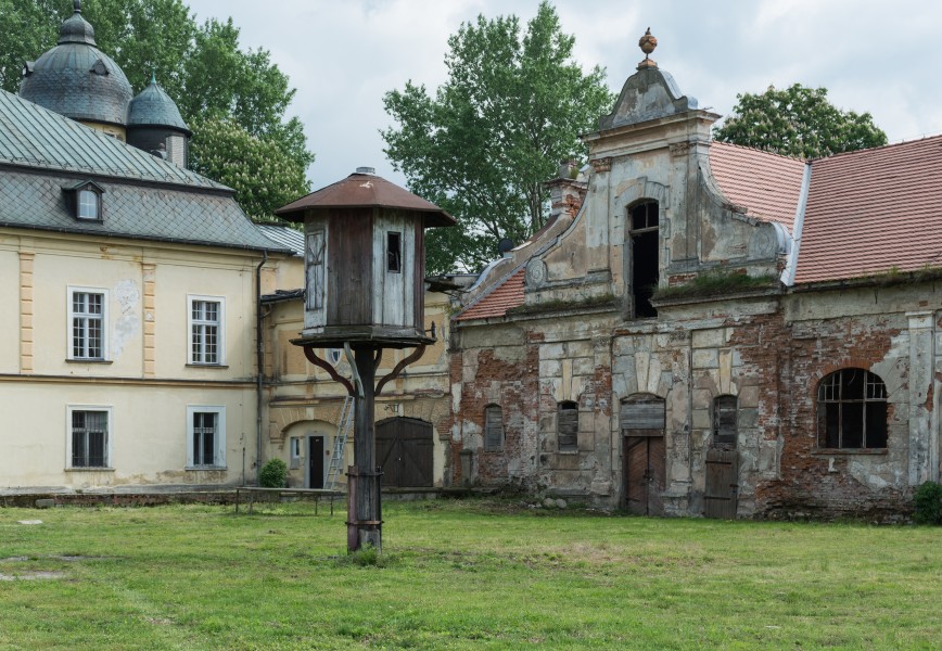 2015 Pałac w Żelaźnie, oficyna pałacowa 01