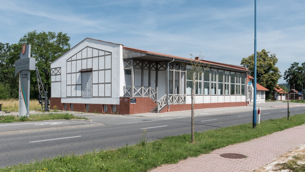 2016 Dworzec kolejowy w Stroniu Śląskim 06