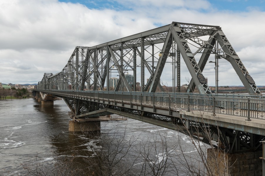 Alexandra Bridge, Ottawa-Gatineau, South view 20170422 1