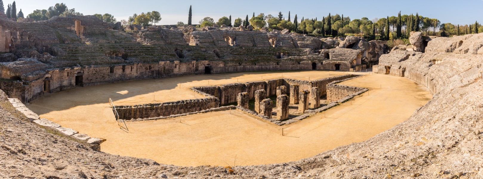 Anfiteatro de las ruinas romanas de Itálica, Santiponce, Sevilla, España, 2015-12-06, DD 34-45 PAN HDR