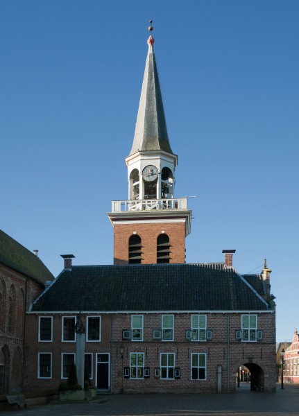 Appingedam, het stadhuis RM8249 met daarachter de toren van de Nicolaïkerk RM8247IMG 0057 2018-01-07 11.48