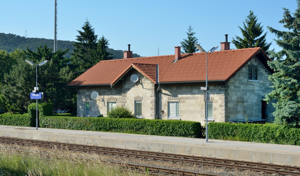 Bahnhof Woellersdorf Nebengebaeude DSC 2050w