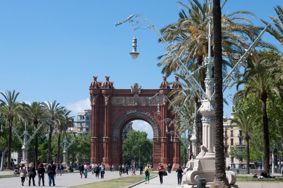 Barcelona arc de triomf lamp