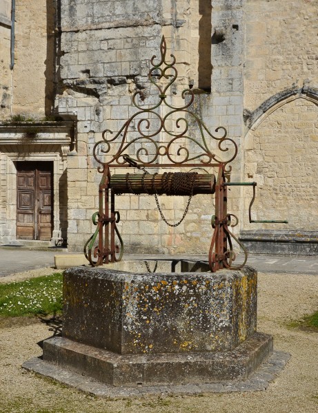 Bassac 16 Abbaye Puits ancien cloître 2014