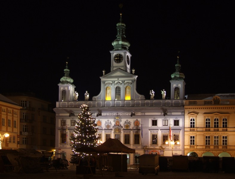 Budweis - Rathaus bei Nacht