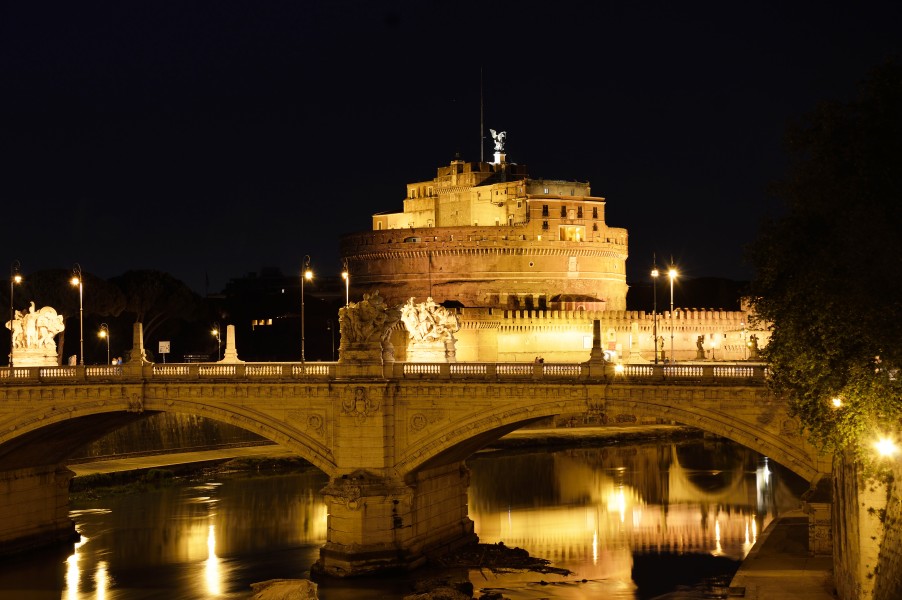 Castel Sant'Angelo,tiber and Ponte Vittorio at night
