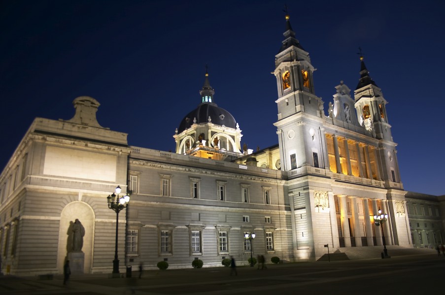 Catedral de la Almudena-Madrid-Nocturna
