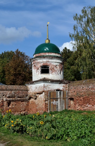 Corner tower of enclosure Rizopolozhensky Convent in Suzdal