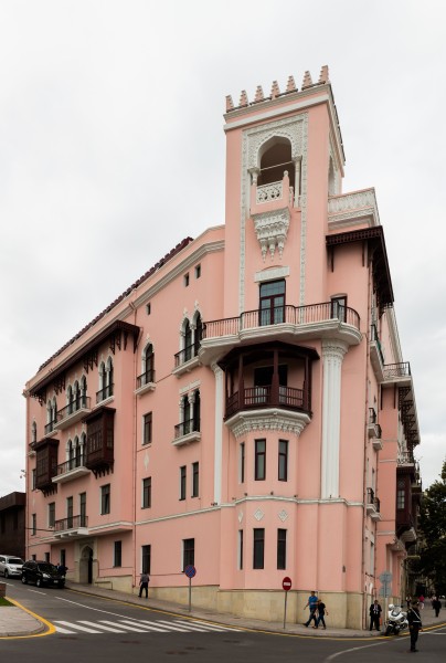 Edificio en Baku, Azerbaiyán, 2016-09-26, DD 47
