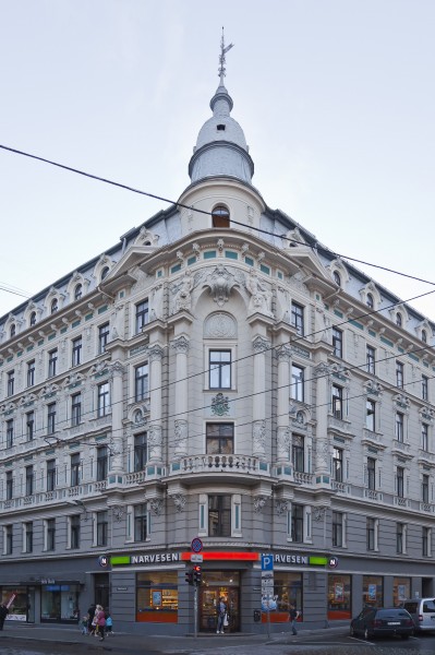 Edificio en Dzirnavu iela, Riga, Letonia, 2012-08-07, DD 01