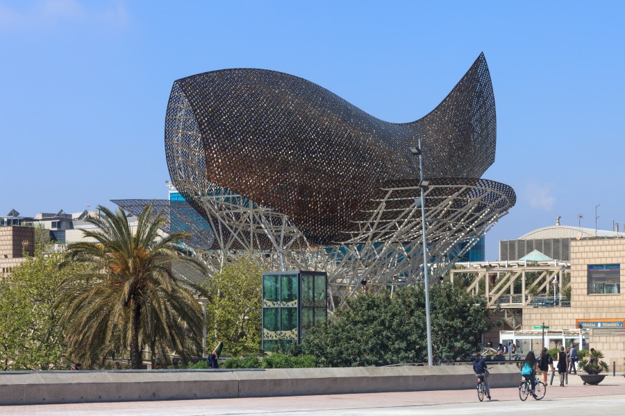 Escultura de Frank O. Gehry con forma de peixe. Porto olímpico de Barcelona B18