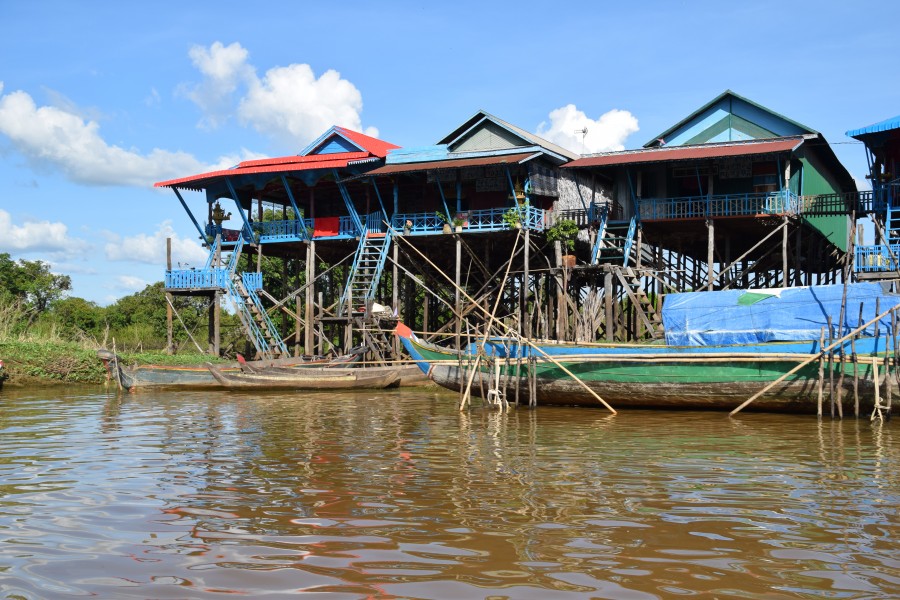 Houses on the water in Kampong Phlouk