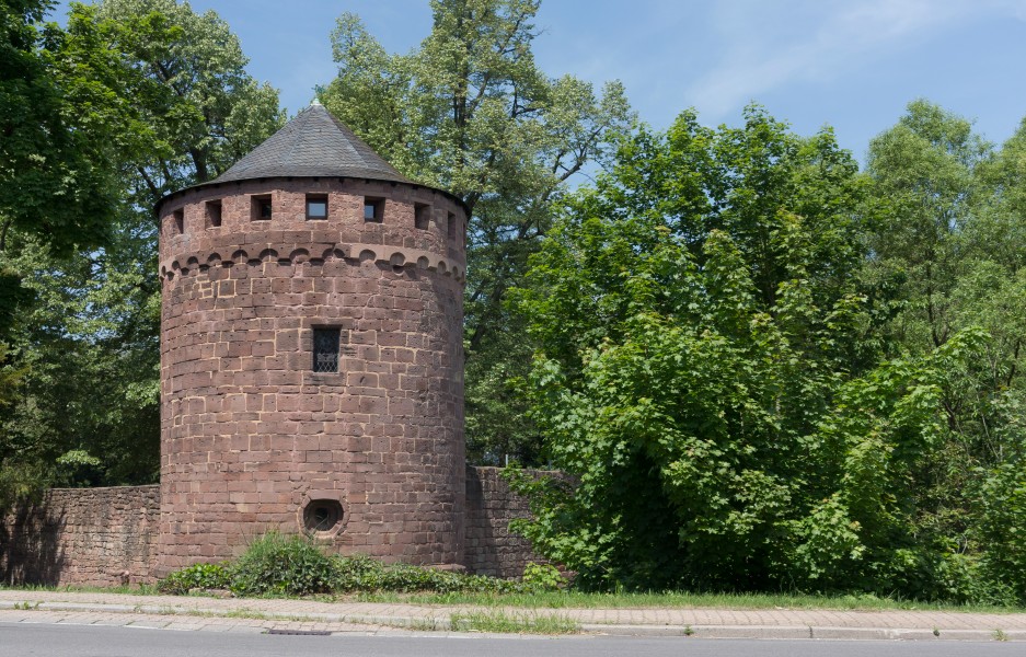Illingen, toren van Burg Kerpen Dm foto9 2017-05-28 13.25