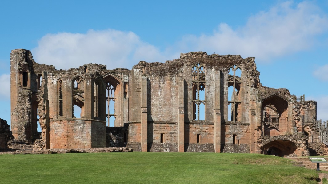 Kenilworth Castle Great Hall from the east 2016