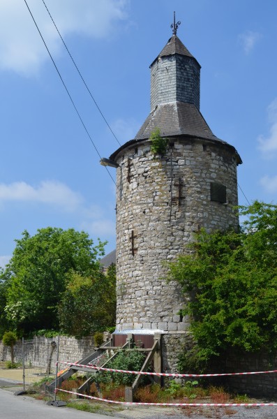Mont-sur-Marchienne - Château-ferme de la Torre - tour ouest - 02