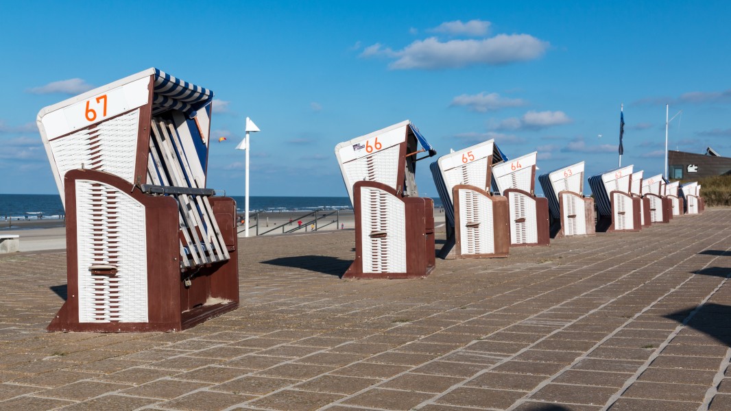 Norderney, Strandkörbe an der Strandpromenade -- 2016 -- 5189