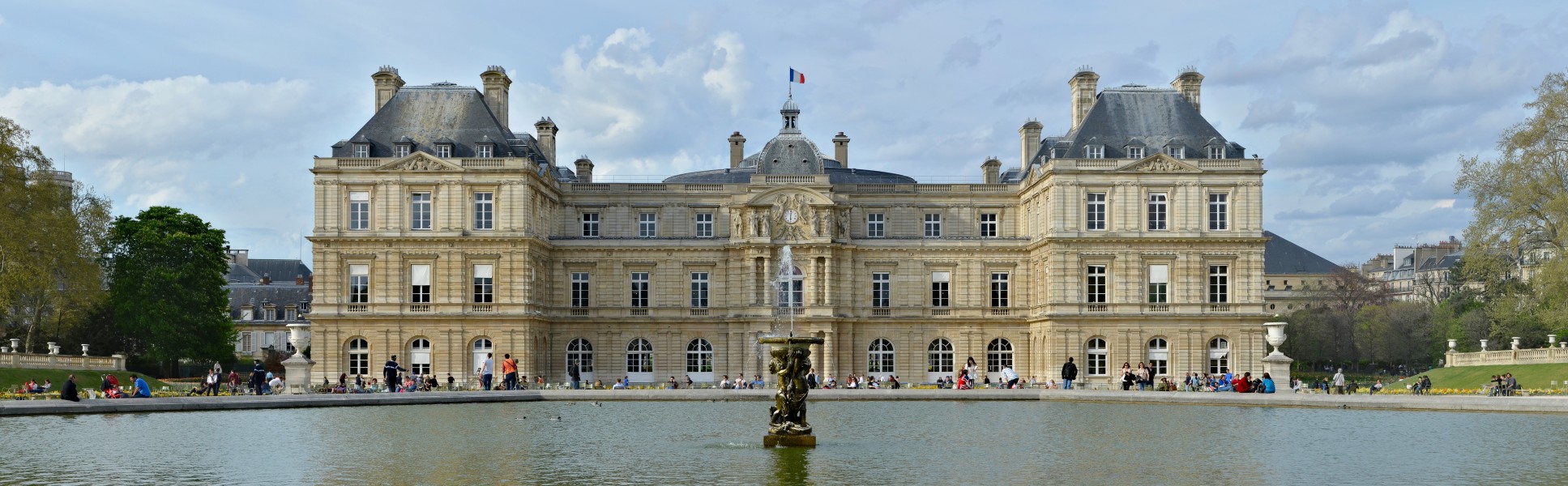 Paris Palais du Luxembourg façade s printemps 2014