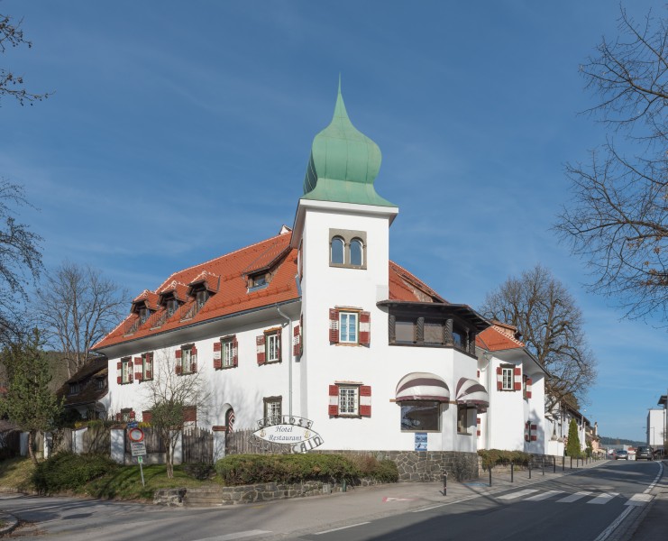 Poertschach Leonstainerstrasse 1 Schloss Leonstain 10042015 1704