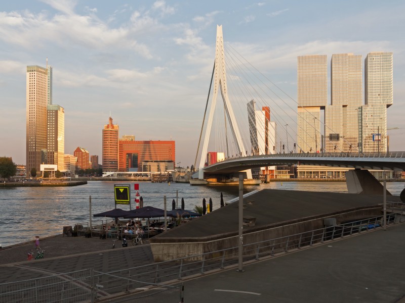 Rotterdam, de Erasmusbrug met de Kop van Zuid foto3 2015-08-02 20.48