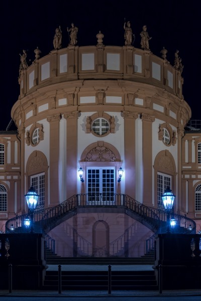 Rotunde, Schloss Biebrich, Nacht, 150405, ako