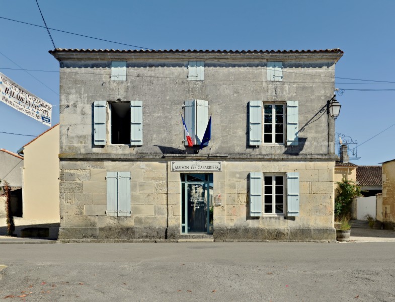 Saint-Simon 16 Mairie-maison des gabarriers 2013