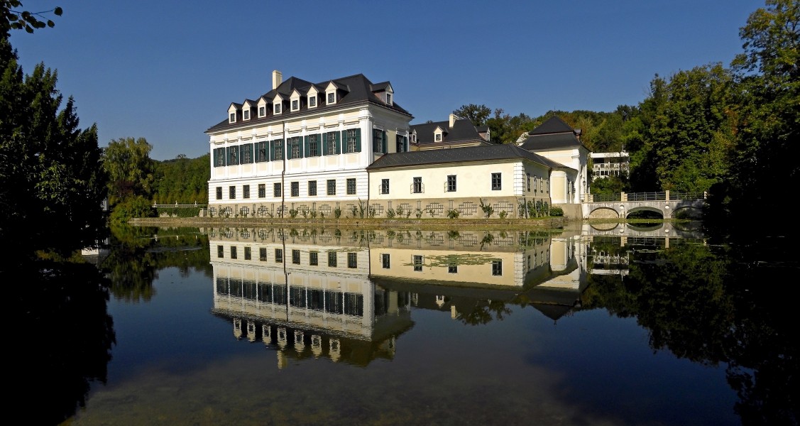 Schloss Laudon mit Teich