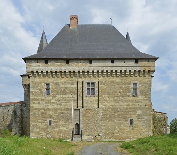 Sigournais - Chateau-Neuf 01