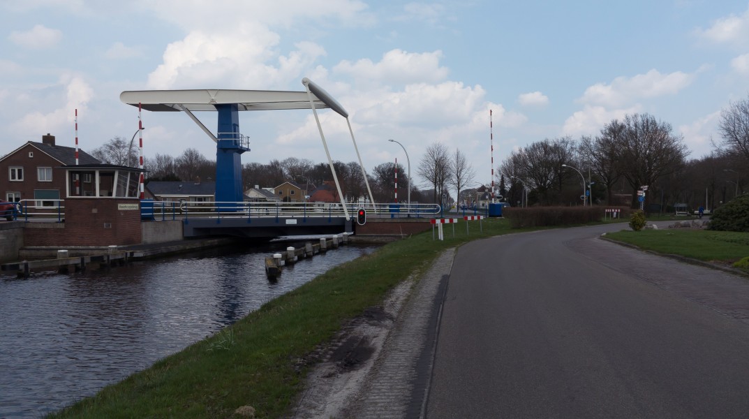 Smilde, de Venhoopsbrug over de Drentse Hoofdvaart positie2 foto6 2016-04-09 14.11