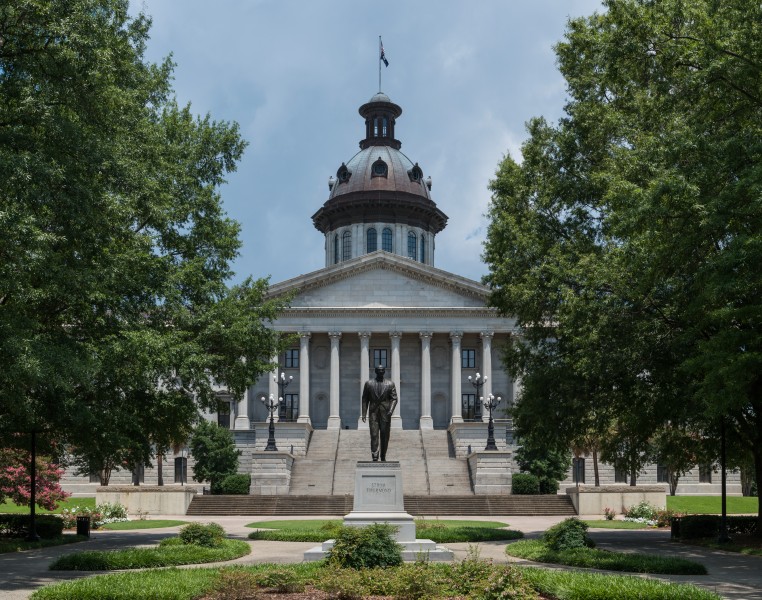 South Carolina State House, Columbia, Southeast view with Strom Thurmond Statue 20160702 1