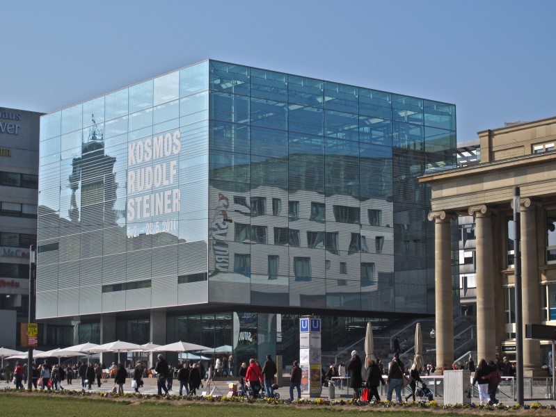 Stuttgart Kunstmuseum mit Königsbau rechts
