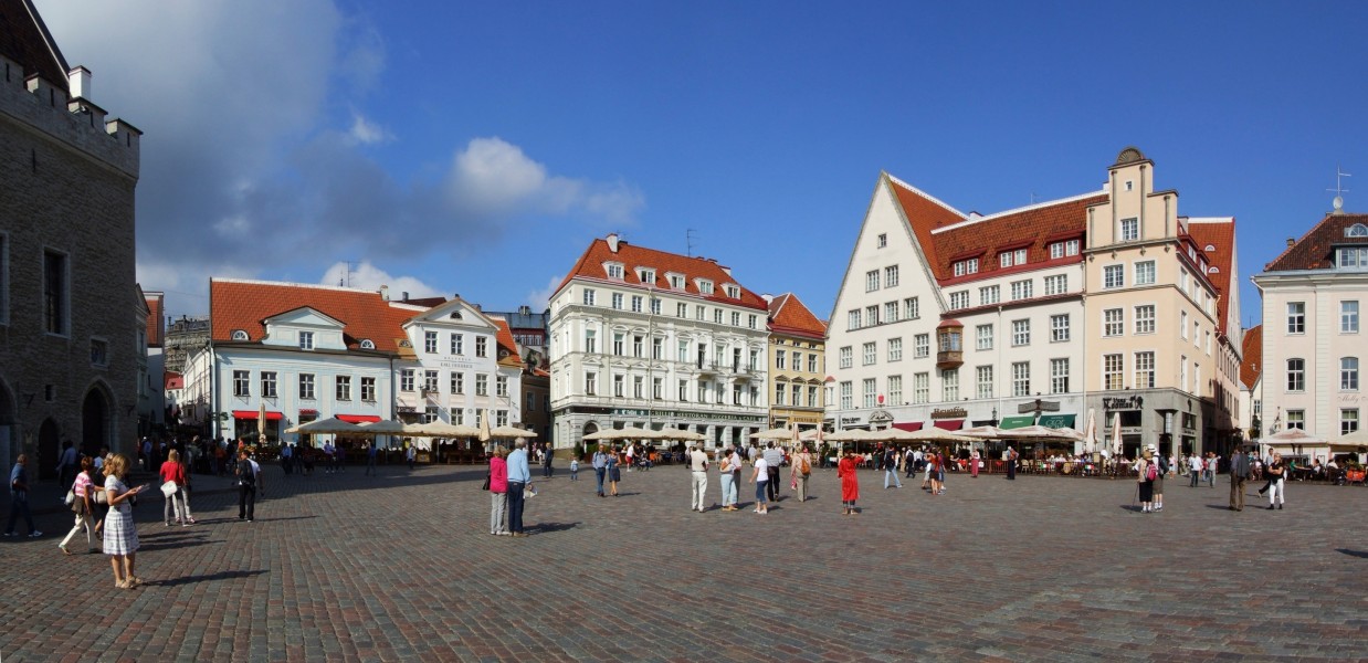 Tallinn - Town Hall Square (Raekoja plats)