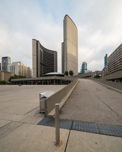 Toronto city hall August 2017 02