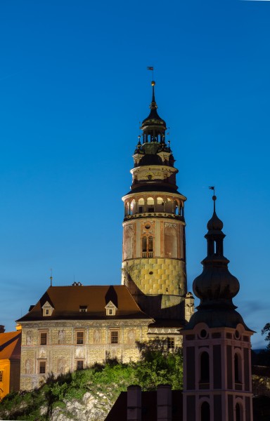 Turm des Schloss Český Krumlov bei Nacht