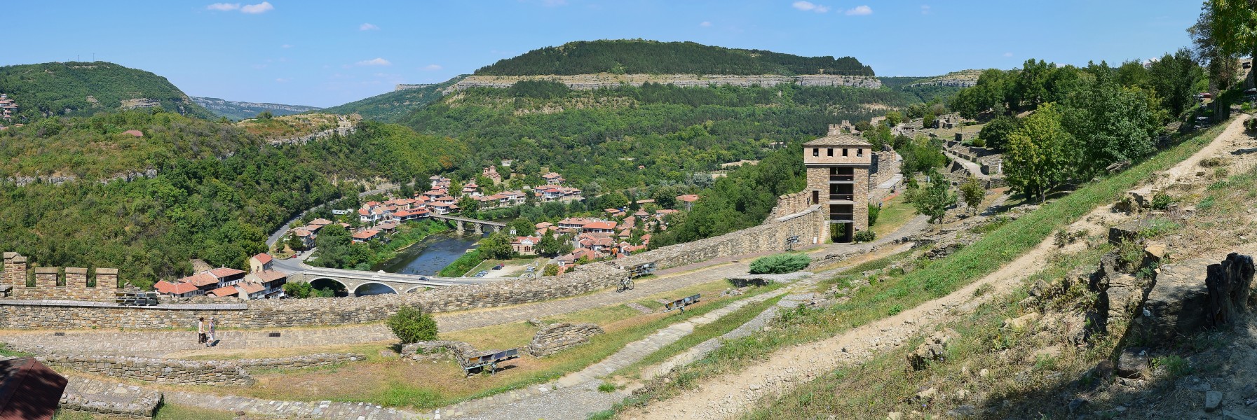 Veliko Tarnovo (Велико Търново) - view from Tsarevets 3