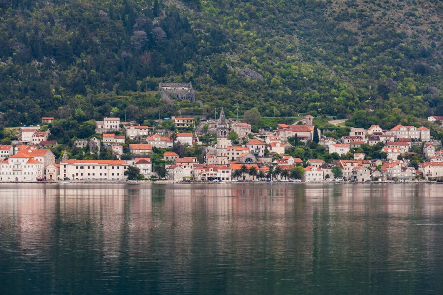 Vista de Perast, Bahía de Kotor, Montenegro, 2014-04-19, DD 27